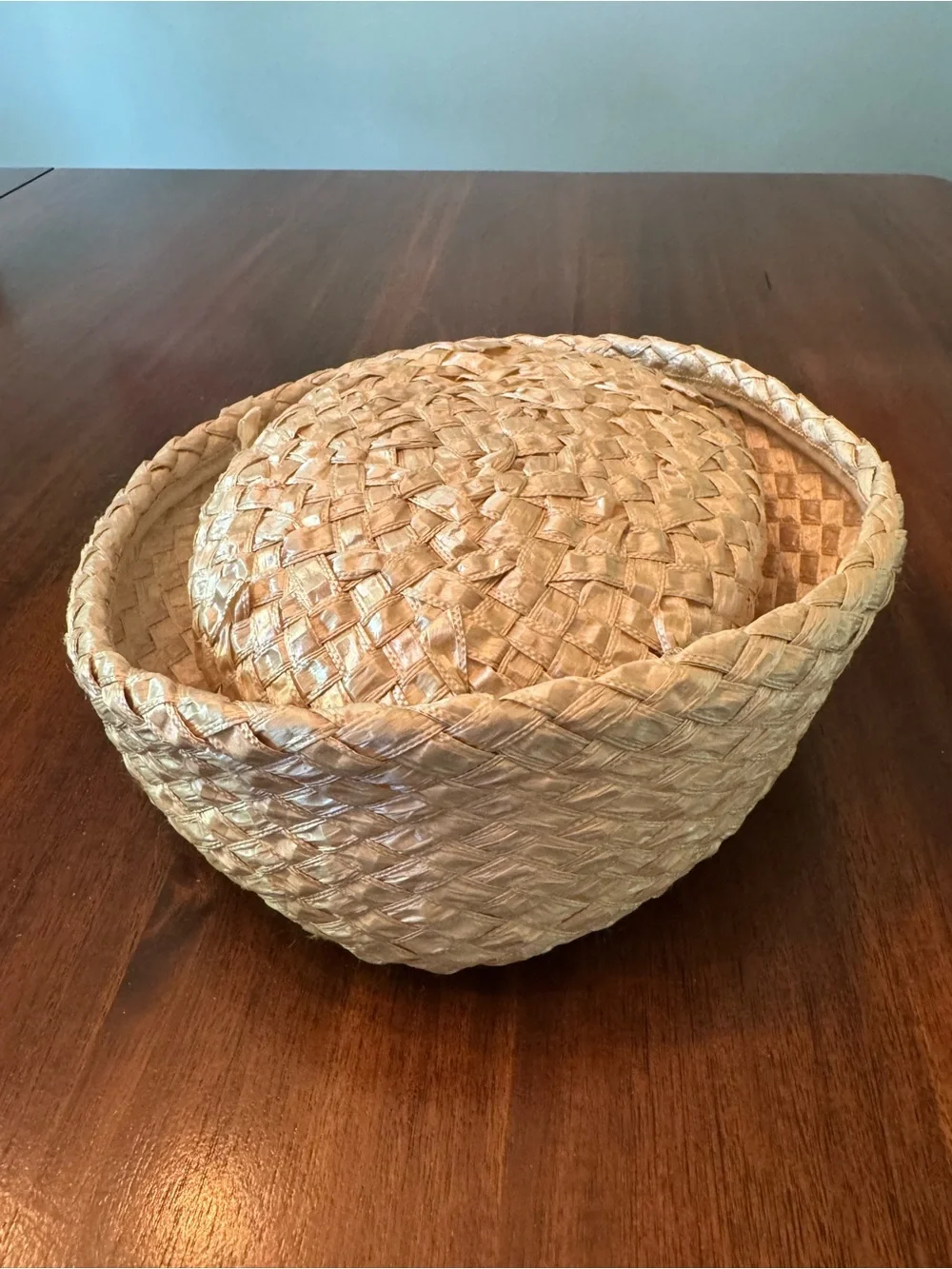 Vintage 1950s Champagne Woven Straw Breton Hat Pearl Bow Accent